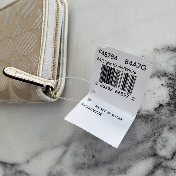Coach Wallet - Monogram with White Leather - New With Tags - Picture 8 of 11